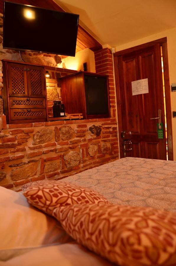Hotel La Beltraneja Buitrago del Lozoya Buitenkant foto