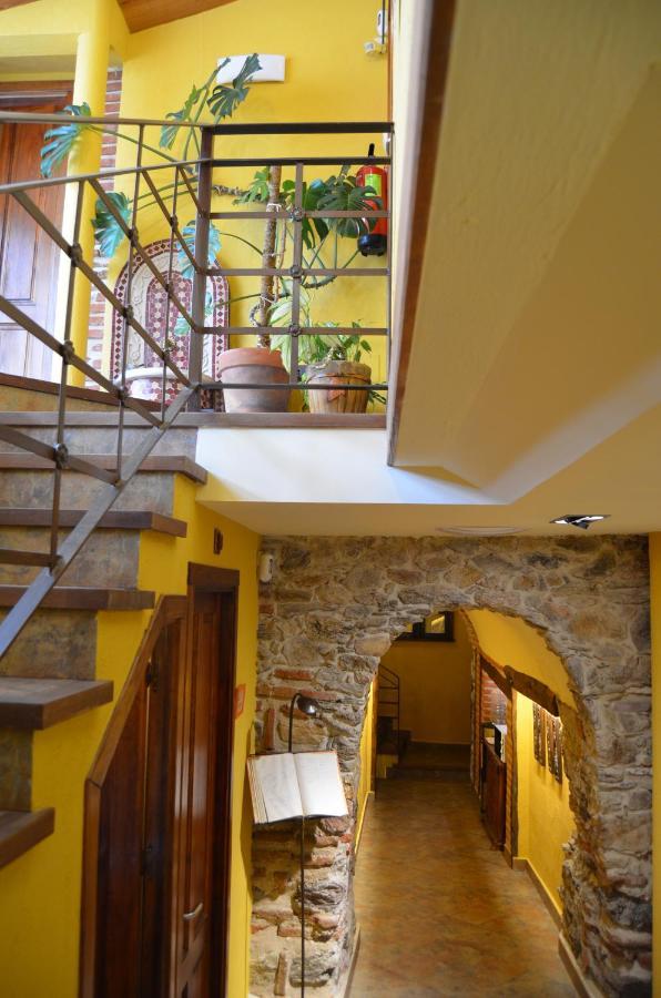 Hotel La Beltraneja Buitrago del Lozoya Buitenkant foto