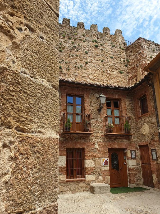 Hotel La Beltraneja Buitrago del Lozoya Buitenkant foto