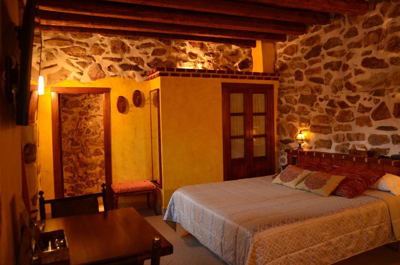 Hotel La Beltraneja Buitrago del Lozoya Buitenkant foto