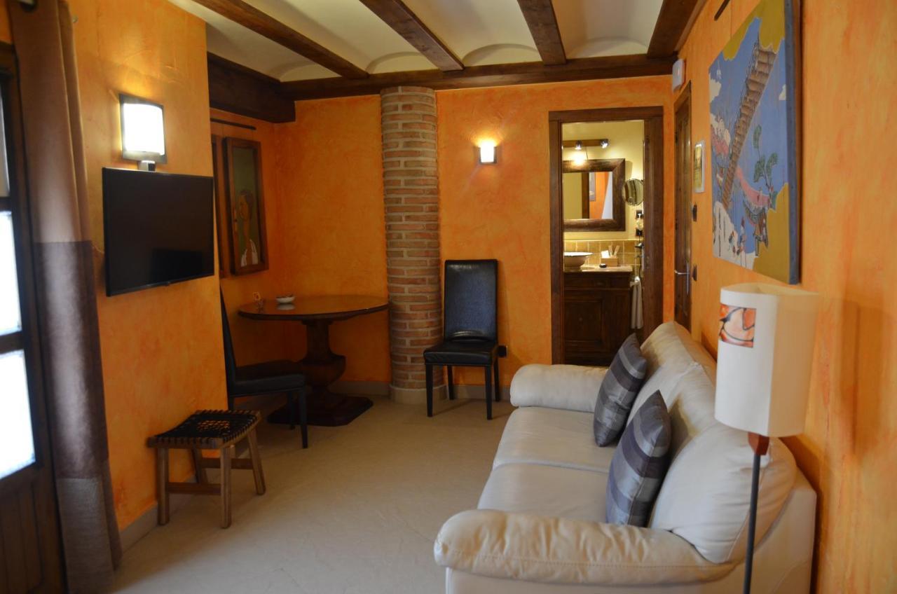 Hotel La Beltraneja Buitrago del Lozoya Buitenkant foto