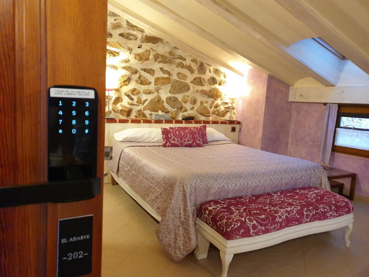 Hotel La Beltraneja Buitrago del Lozoya Buitenkant foto